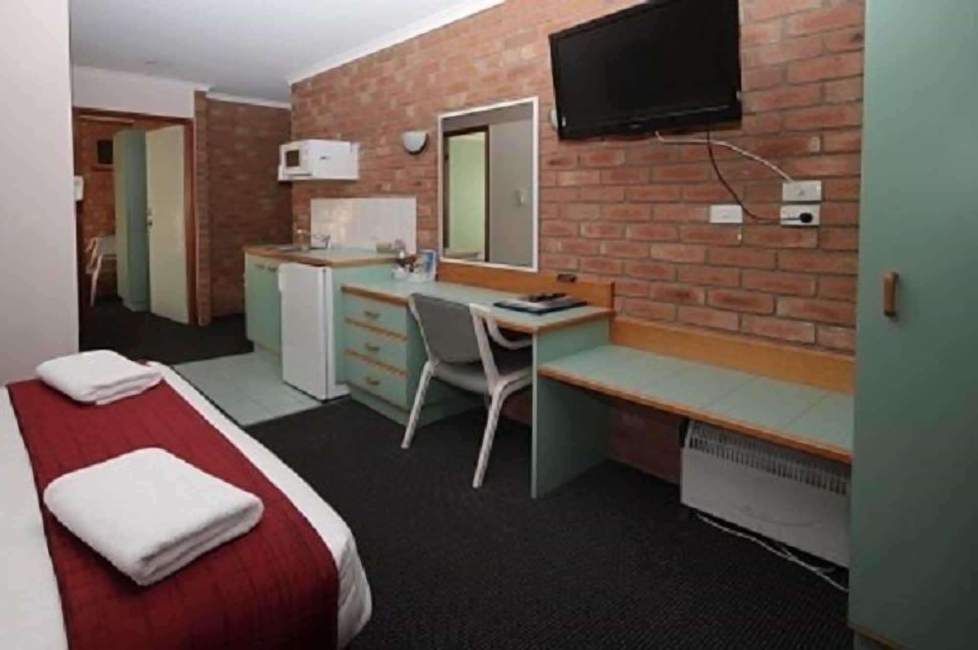 Sapphire Waters Motor Motel