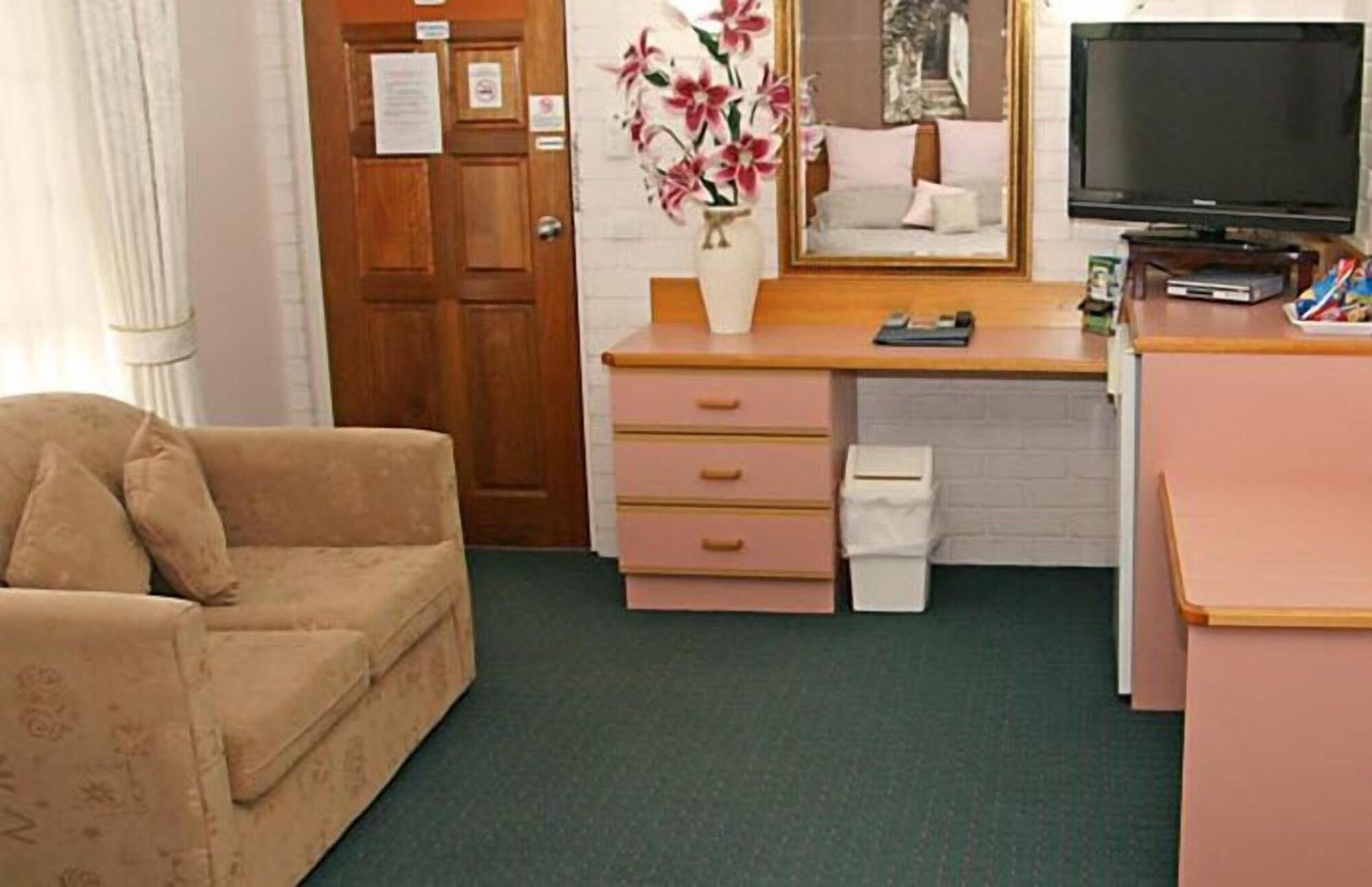 Sapphire Waters Motor Motel 3*