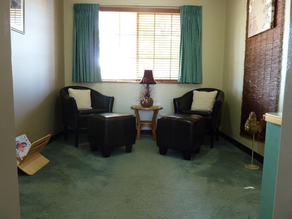 Sapphire Waters Motor Motel