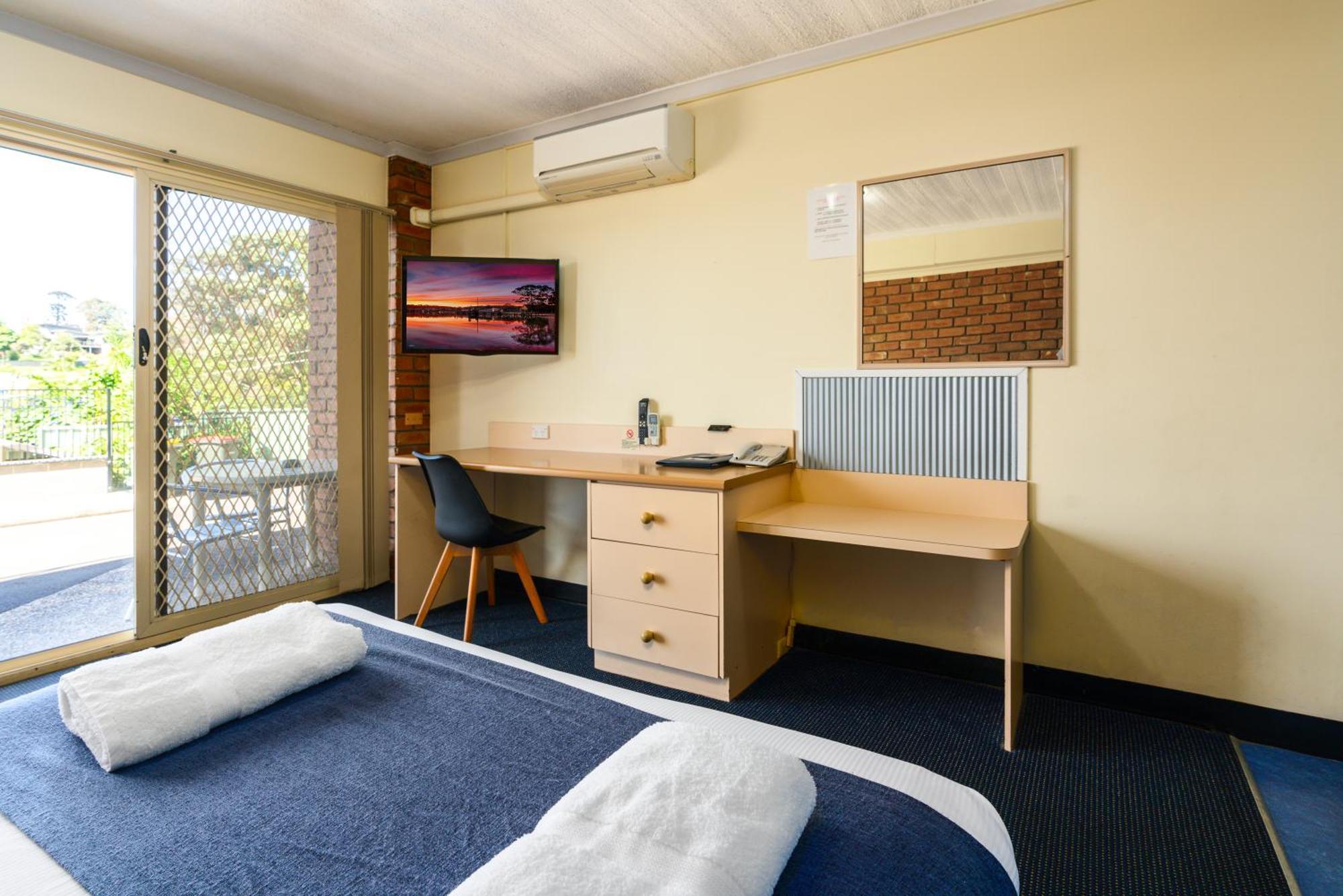 Sapphire Waters Motor Motel