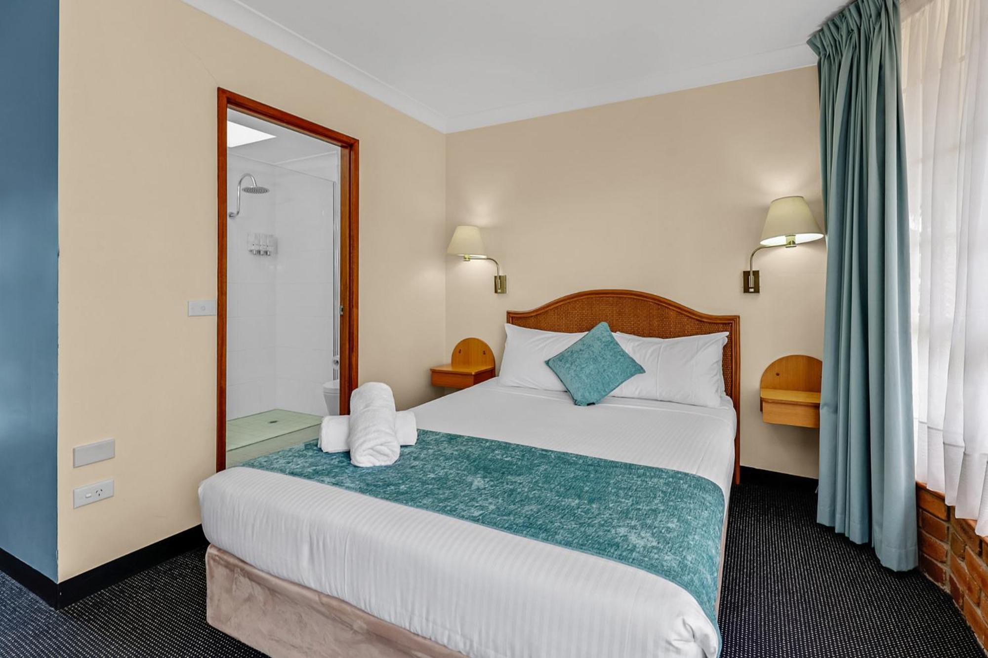 Sapphire Waters Motor Motel