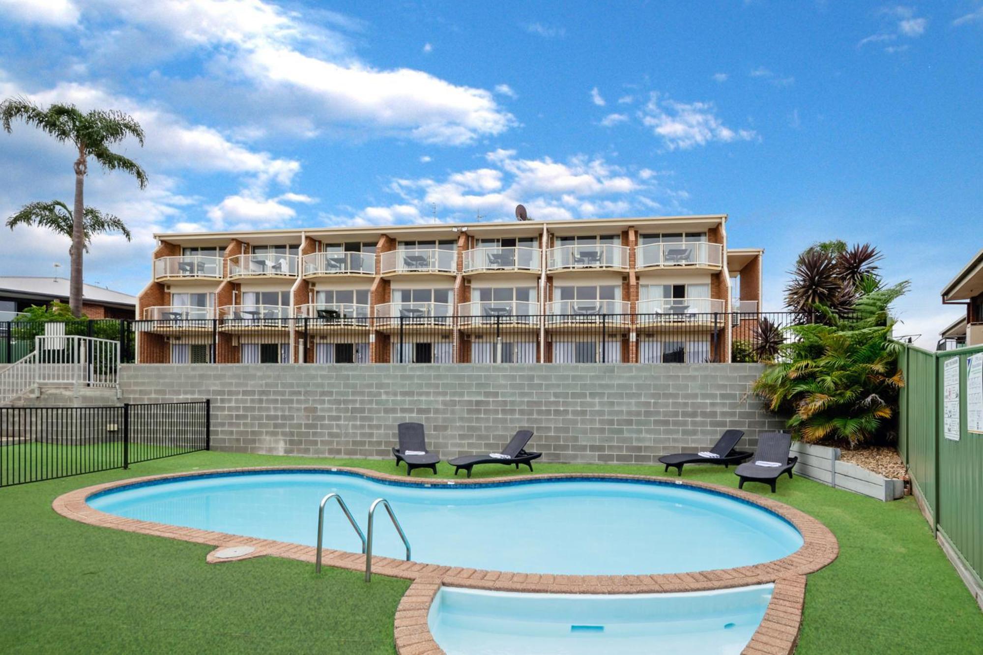 Sapphire Waters Motor Motel 3*